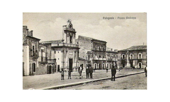 Piazza di Palagonia (CT) Città delle Arance a polpa Rossa